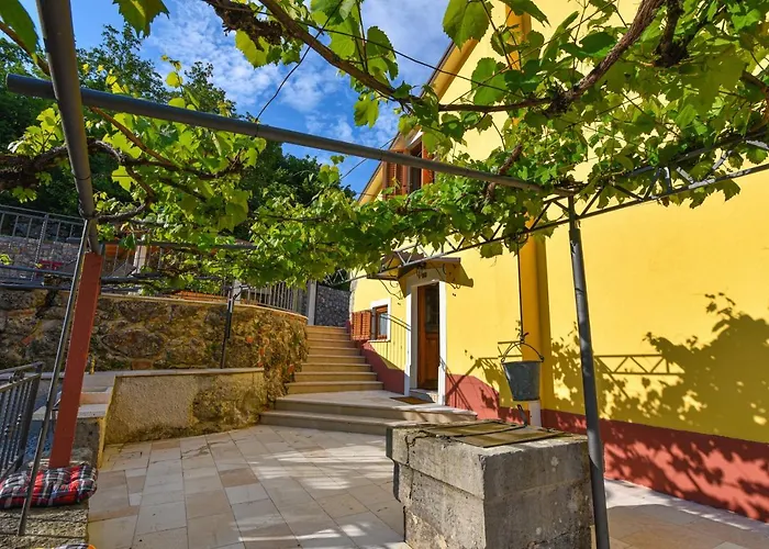 Danica With Pool - Perka