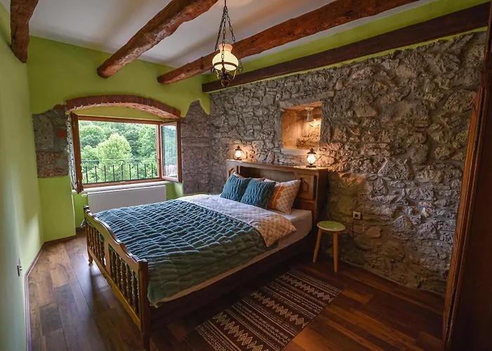 Danica With Pool - Perka * Zvoneca