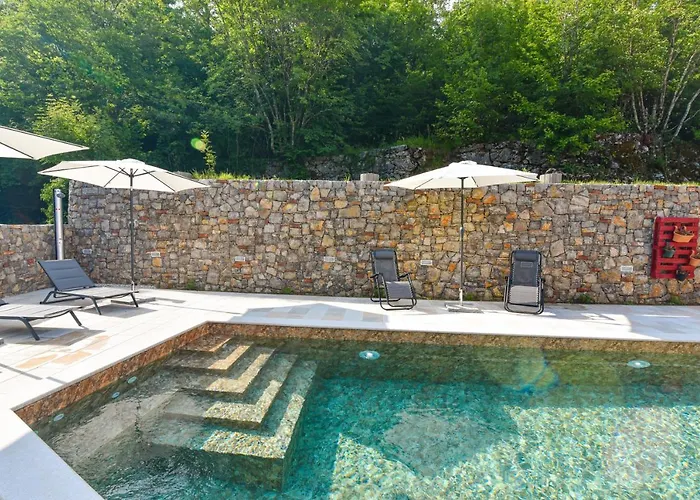 Danica With Pool - Perka *